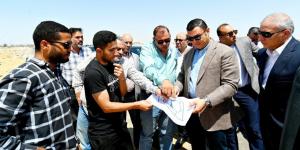 وزير الإسكان يتفقد مشروعات تنفيذ شبكات المرافق بمنطقة جنيفة بمدينة الشروق - مصدرنا الإخبارى