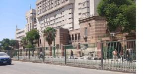 سور محكمة أسيوط يحمي أرواح الأطفال أثناء خروجهم من المدارس - مصدرنا الإخبارى