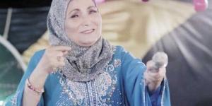 «كنت فرخة بكشك».. فاطمة عيد تستعيد ذكرياتها الفنية بـ«السيرة» - مصدرنا الإخبارى