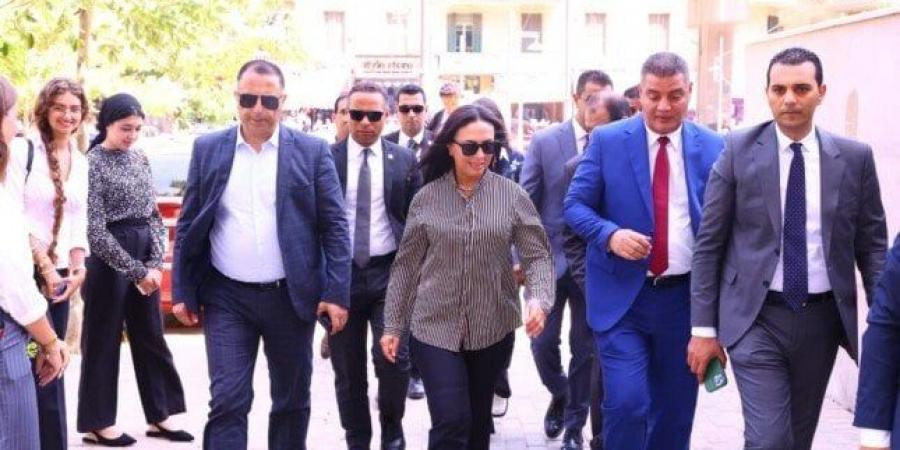 مايا مرسي تطمئن على الخدمات المقدمة لإدارة بولاق الاجتماعية - مصدرنا الإخبارى