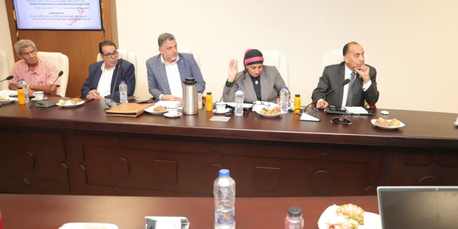 وزير العمل يترأس اجتماع المجلس الأعلى للتشاور الاجتماعي لمناقشة القرارات التنفيذية لقانون العمل الجديد - مصدرنا الإخبارى