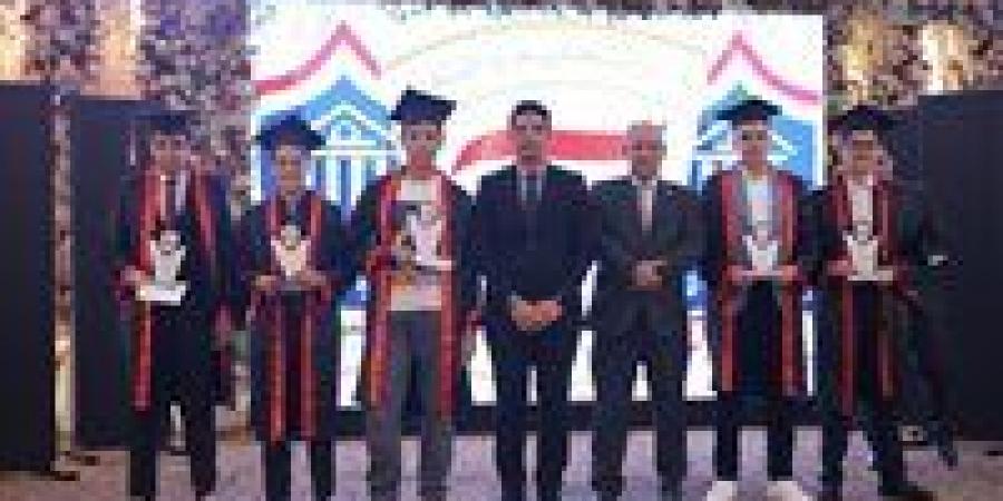نائب محافظ سوهاج يكرم أوائل الشهادات بمدرسة الأرقم للبنين ويؤكد: التعليم ركيزة التنمية وصناعة قادة الغد - مصدرنا الإخبارى