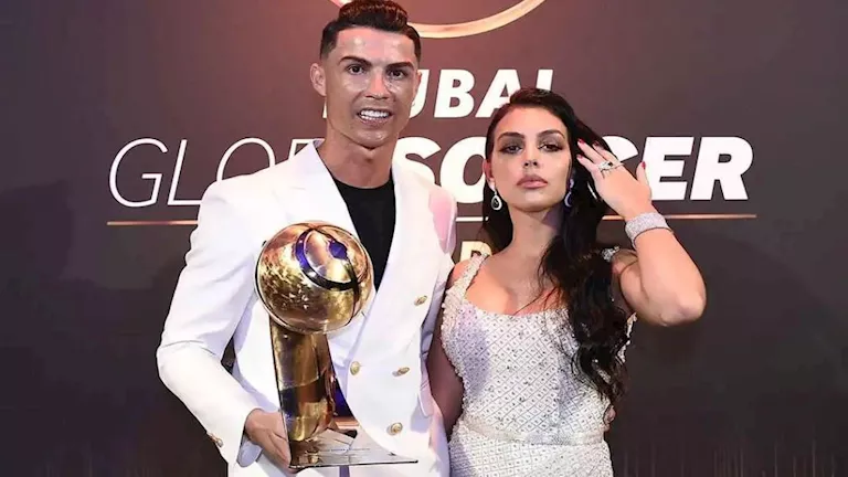 15 صورة تُظهر تفاصيل اللقاء الأول بين كريستيانو رونالدو وجورجينا