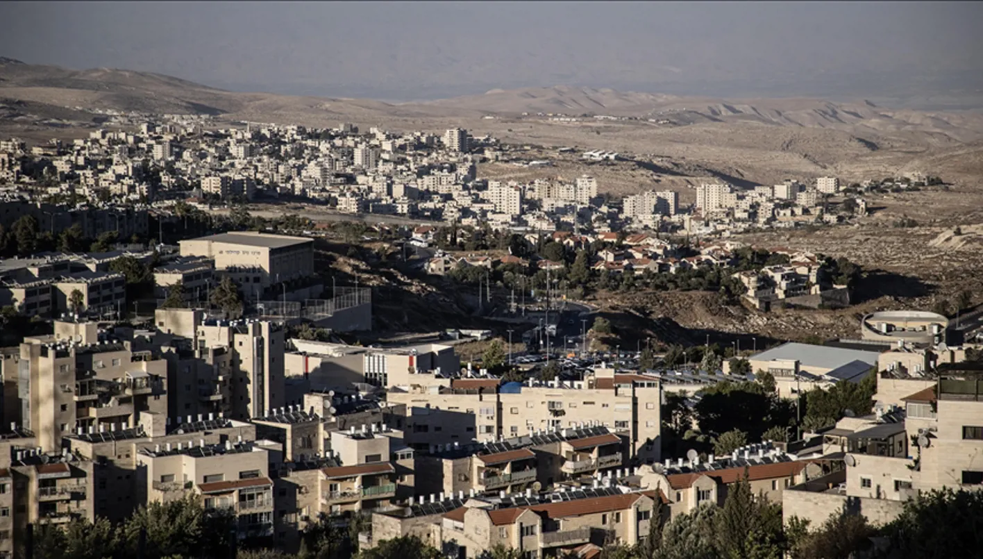 خطة تحولها إلى سجون وتفصل بينها.