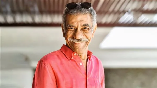 سيد رجب، والد متقاعد، يصبح ضحية للاحتيال الإلكتروني في مسلسل لينك