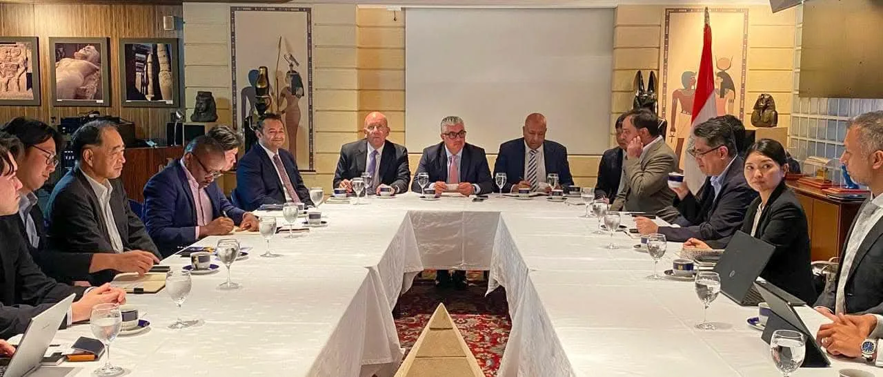 قناة السويس الاقتصادية تُبرز إنجازاتها في تحسين البنية التحتية أمام شركاء من أفريقيا واليابان.