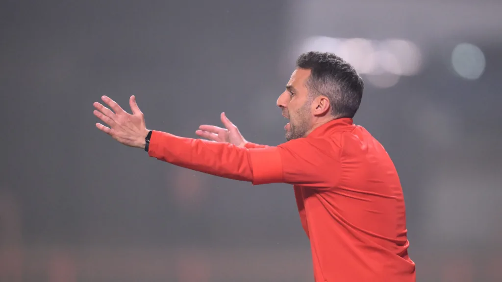 فيريرا يستمر في عدم الاعتماد على حمدي في مباريات الزمالك