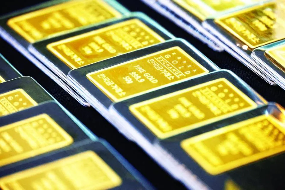 الذهب يبلغ أدنى مستوى له في 3 أسابيع بفعل ارتفاع قيمة الدولار