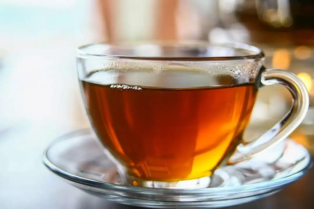 الشاي المُحلى بالسكر يؤثر سلبًا على الصحة في هذه الحالة