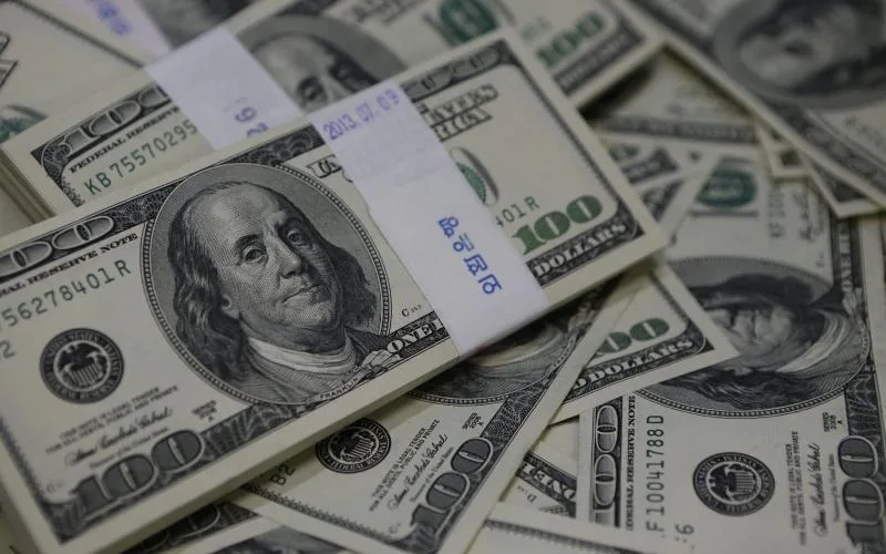 انخفاض سعر الدولار اليوم الخميس مع بدء التعاملات.. كم يبلغ سعره؟
