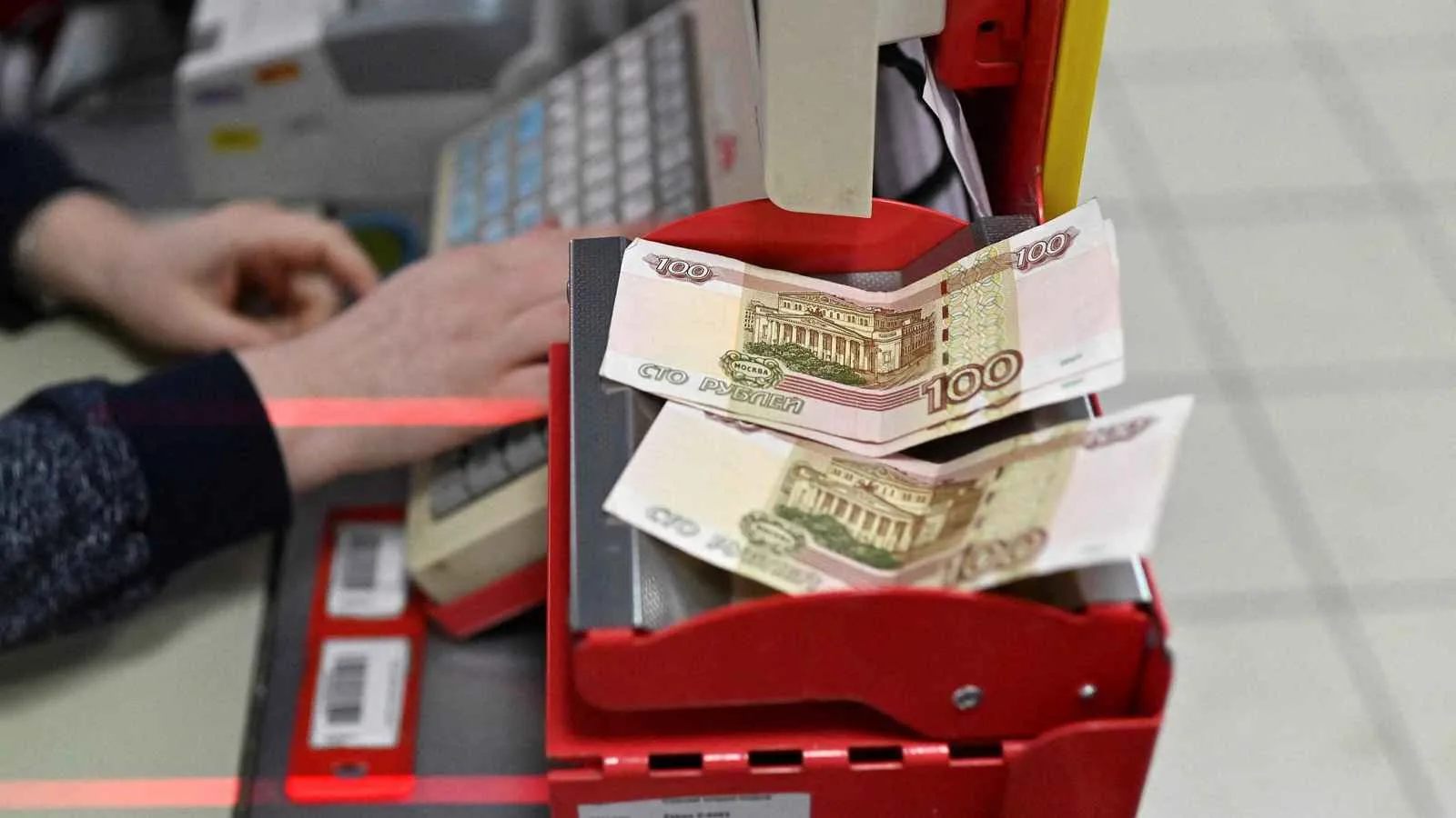 روسيا تخطط لزيادة الضرائب وتقليل النفقات لمواجهة تكاليف حرب أوكرانيا.