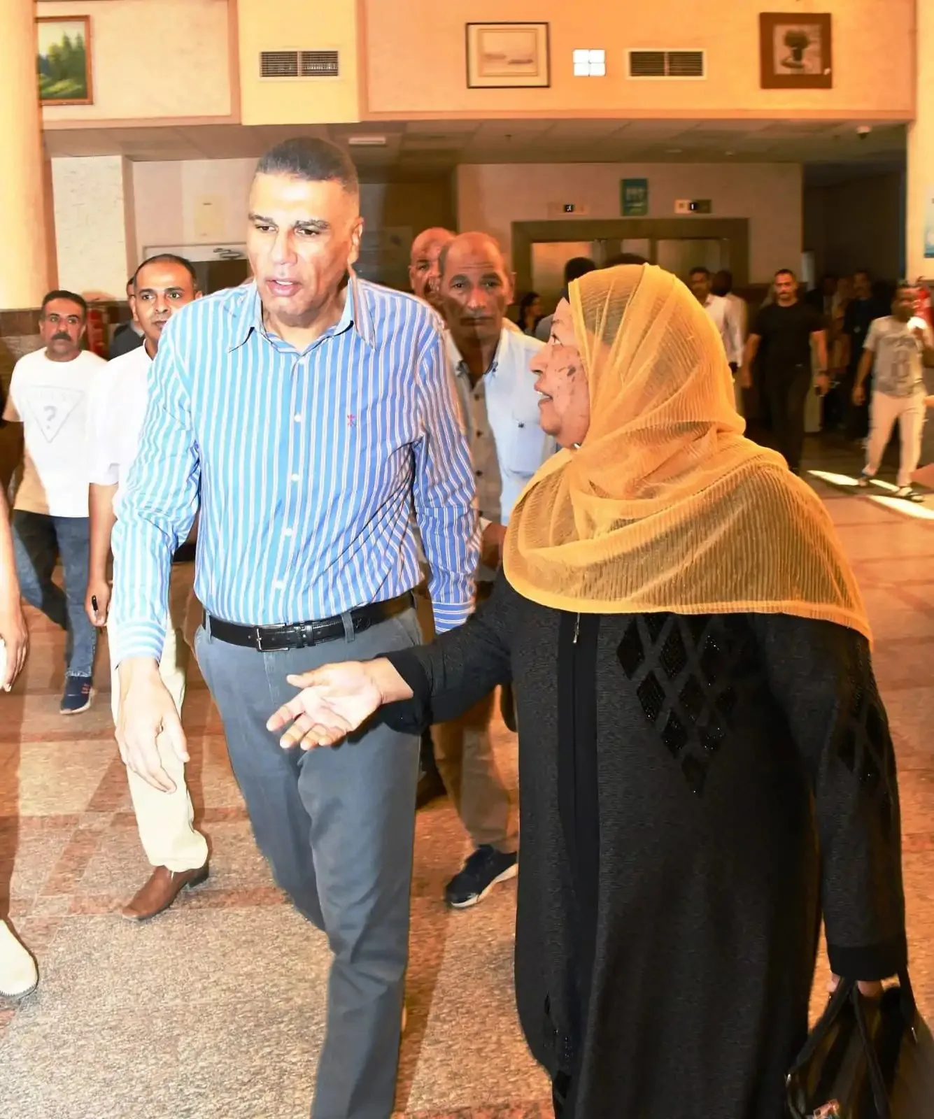زيارة غير متوقعّة من محافظ أسوان تُبرز أزمة في المستشفى التخصصي العام وتثير استياء المواطنين