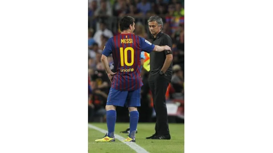 ميسي يؤثر على مورينيو وبرشلونة يدعم رونالدو