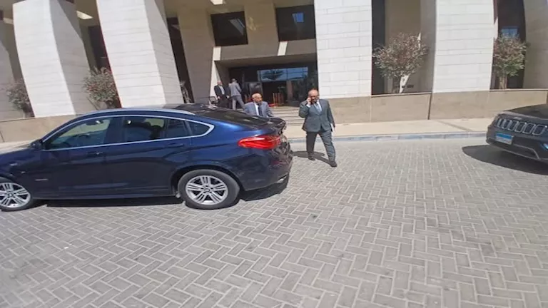 للخروج من أزمة أرض أكتوبر.. انتهاء اجتماع الزمالك مع وزير الإسكان