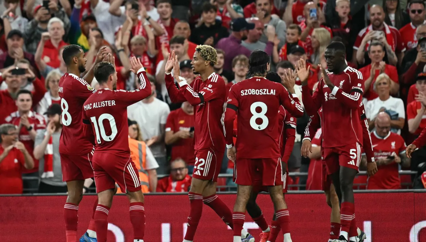 ليفربول يتأهب لاستقبال حار في نيوكاسل ومانشستر سيتي يسعى للتغلب على تحدي توتنهام.