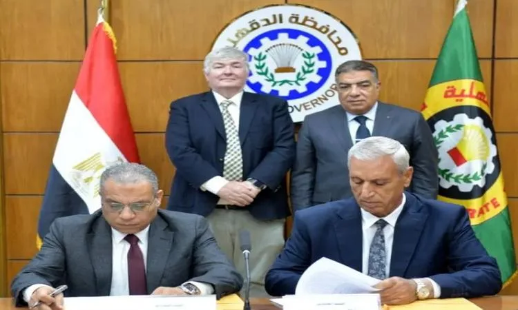 محافظ الدقهلية يوقع اتفاقية لإنشاء محطة لمعالجة المياه العادمة في قرية بهوت