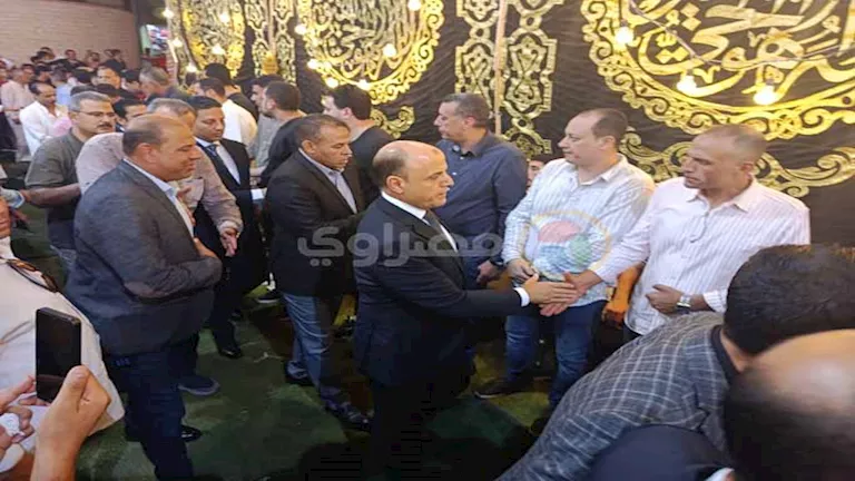 محافظ كفر الشيخ يعزي في وفاة والد محمد الشناوي (صور)