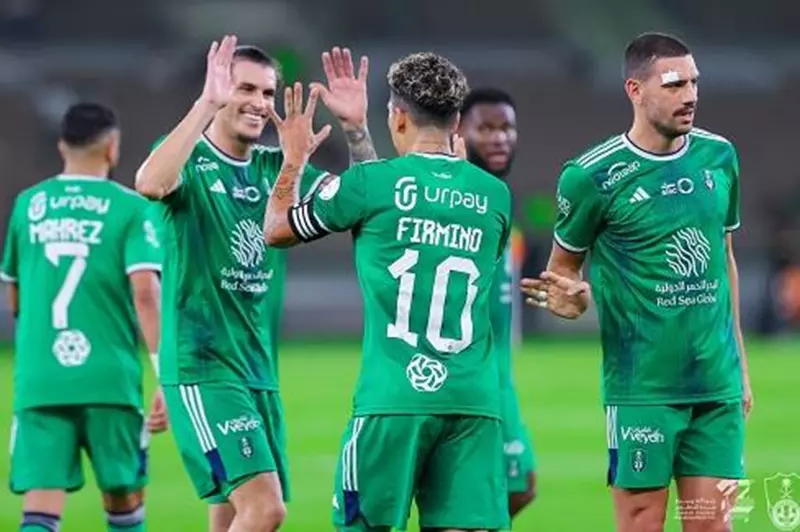 موعد وتردد القناة الناقلة لمباراة الأهلي والقادسية في كأس السوبر السعودي