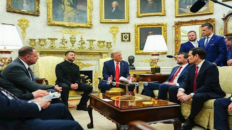 نائب الرئيس الأمريكي يشارك تفاصيل من محادثته مع زيلينسكي خلال اجتماع في البيت الأبيض