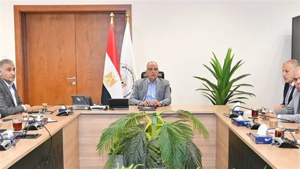 وزير الري يراقب الوضع المالي للوزارة والرؤية المستقبلية لتحسين عملية التحصيل.