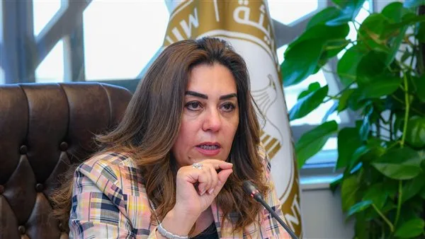 وزيرة البيئة تطلق خطة شاملة لمواجهة مصادر التلوث والحد من تأثير السحابة السوداء.