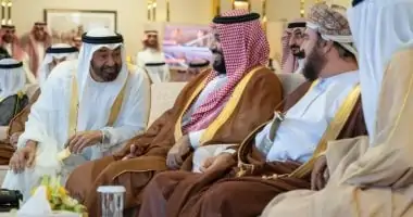 رئيس الإمارات وولي العهد السعودي يتناولان تعزيز العلاقات الثنائية والتعاون المشترك