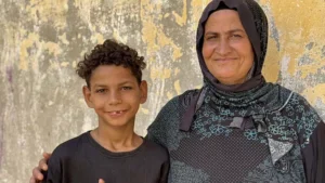 من محطة وقود إلى قلوب الملايين.. قصة الطفل الذي هزم الآلة الحاسبة